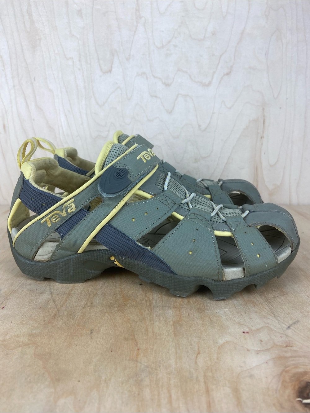 Teva Deacon Mermaid Sport Sandals Women’s Size 7 Olive Green and Yellow